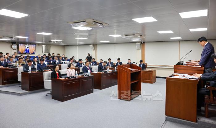 [크기변환]1-1. 제292회 영주시의회 제2차 본회의.jpg