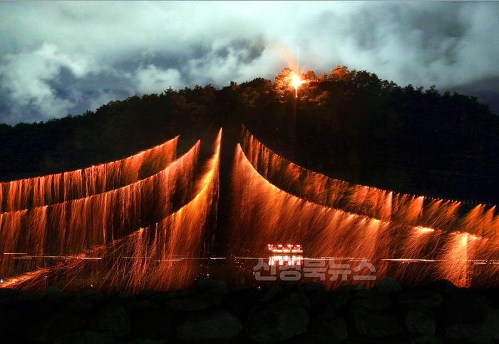 [크기변환]0523 안동 하회마을  전통과 예술의 밤을 밝히다 (2).jpg