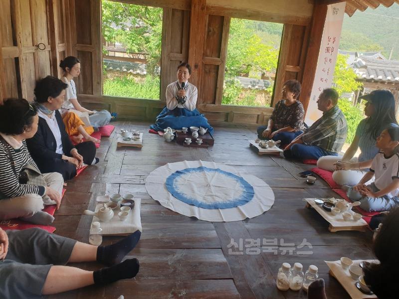 05.23-4 보도자료(점필재종택 전통문화체험캠프)접빈다례사진(1).jpg