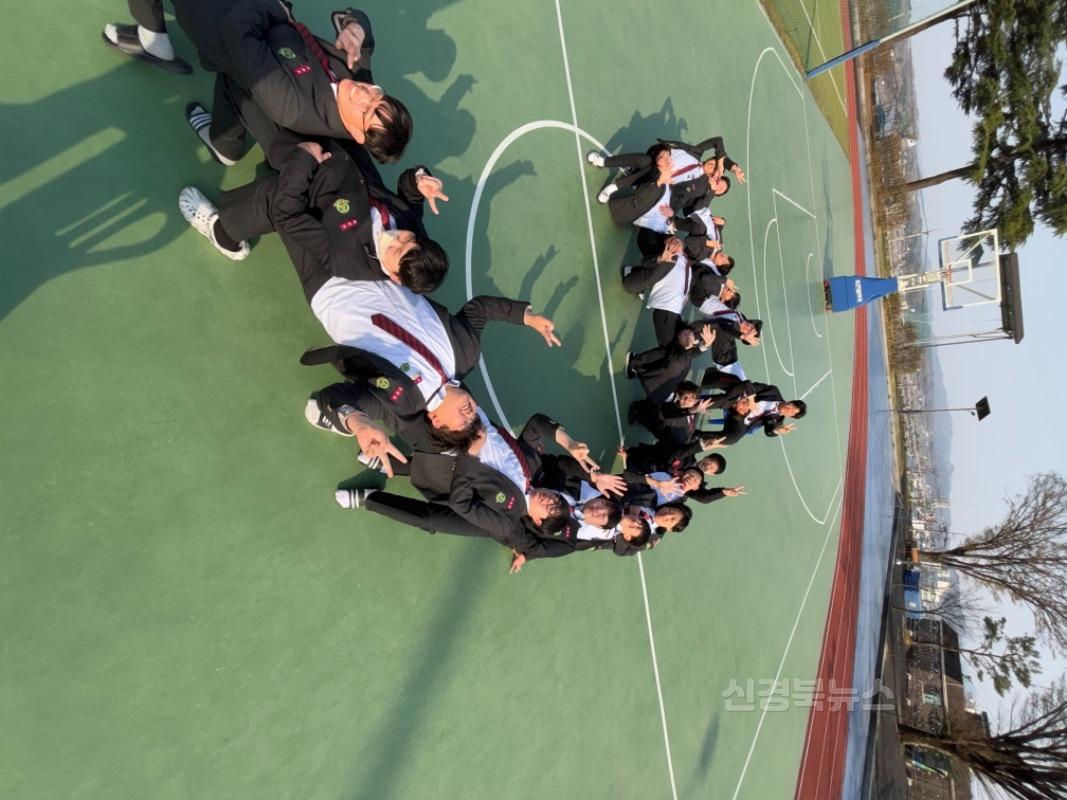 1-3. 고등부 최우수상-문창고등학교 1-5, 함께여서 5반이다..jpeg