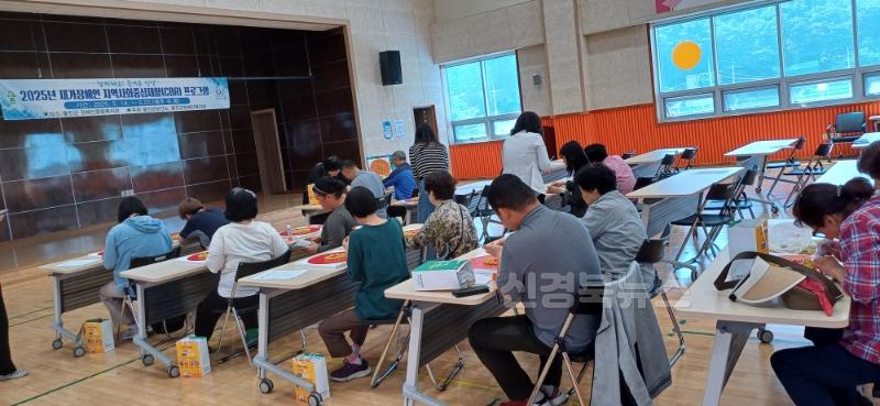 재가장애인 대상 재활프로그램(폐공예).jpg