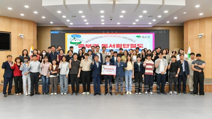 [크기변환]영주-1-2 영주시 중부권 동서횡단철도의 제5차 국가철도망 구축계획 신규사업 반영 촉구 SNS 릴레이 챌린지 참여 단체사진.jpg