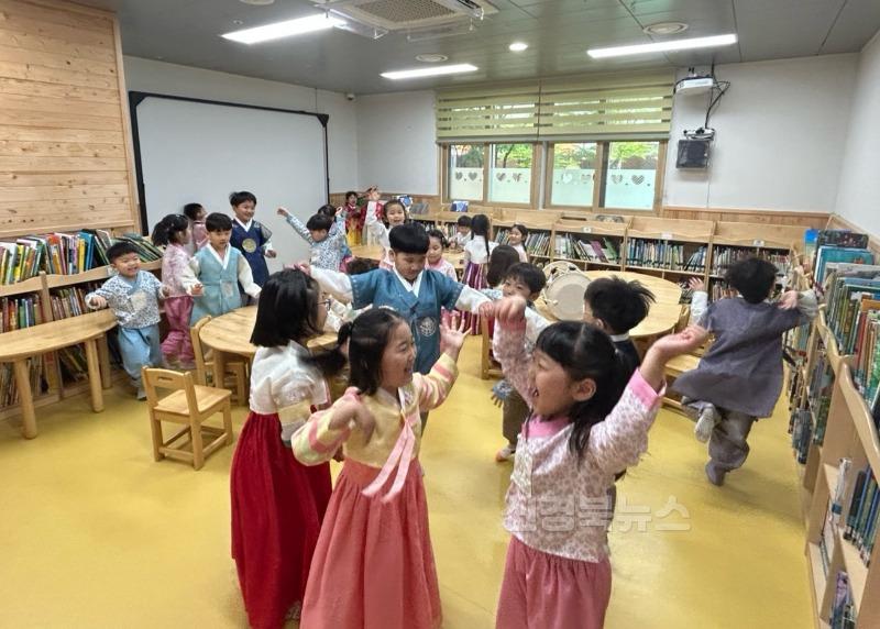 [호명초병설유] 한복 입고 노는 날 (1).jpg