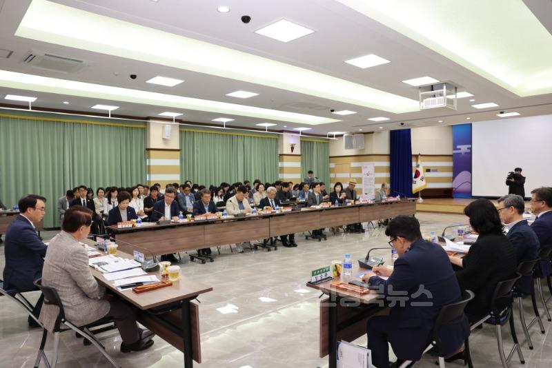 기획예산실) 청도군, 중장기 미래전략수립 토론… 정책자문위원회 개최2.jpg