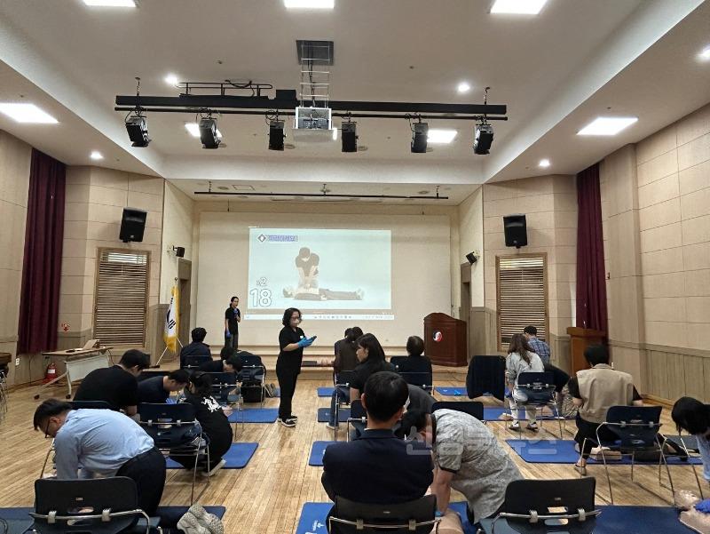 심폐소생술사진2.jpg