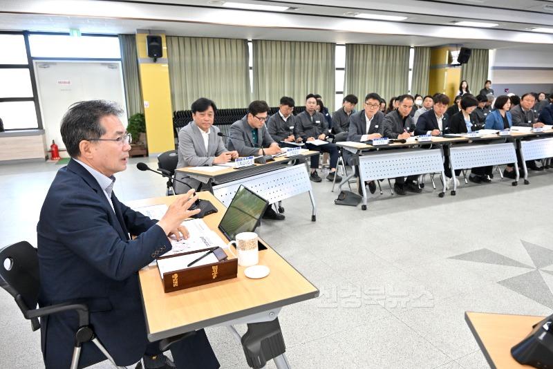 250527_1_공약추진상황보고회 개최_정책추진단(1).jpg