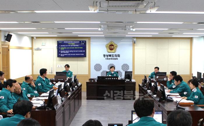 [크기변환]위원회 회의실.jpg