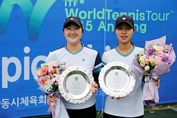 [크기변환]0528 안동시청 테니스경기단  ITF 안동국제테니스대회 남녀 복식 준우승 쾌거 (2)-김은채  한형주선수.jpg