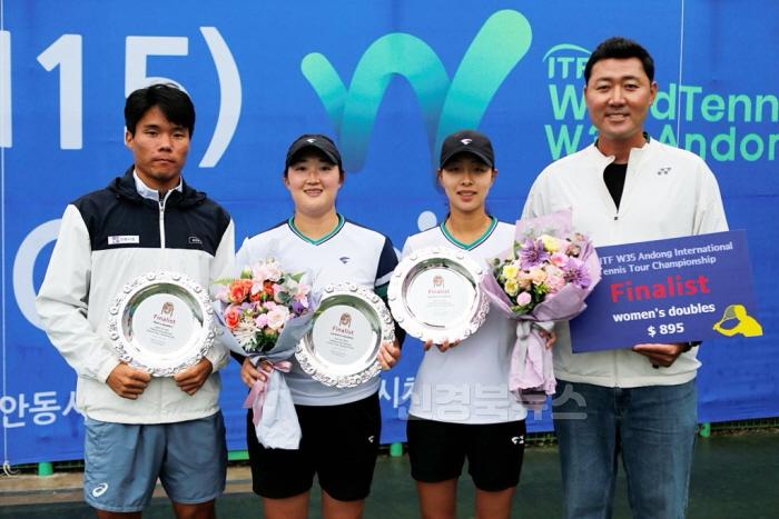 [크기변환]0528 안동시청 테니스경기단  ITF 안동국제테니스대회 남녀 복식 준우승 쾌거 (1)-추석현  김은채  한형주  권용식감독.jpg