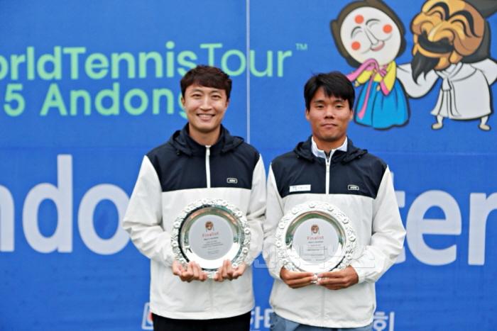 [크기변환]0528 안동시청 테니스경기단  ITF 안동국제테니스대회 남녀 복식 준우승 쾌거 (3)-손지훈  추석현선수.jpg