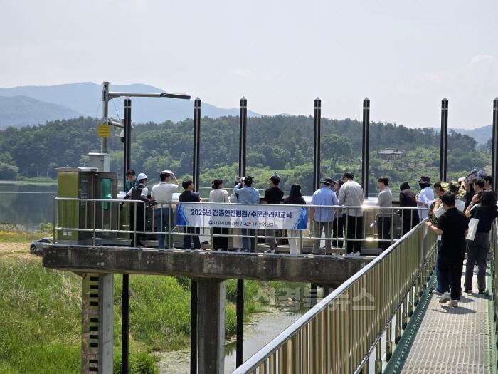 [크기변환][상주시 건설과]수문조작 현장교육 사진.jpg