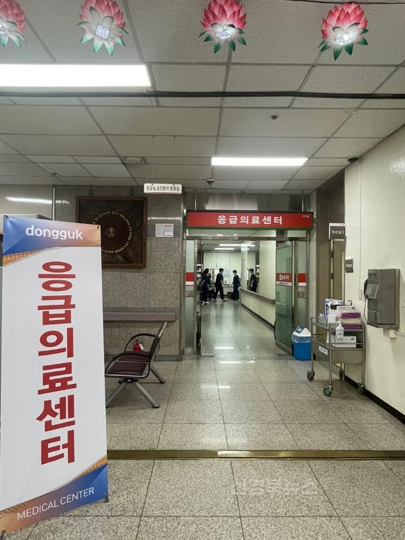 3. 경주시는 동국대학교경주병원이 응급실 리모델링 공사에 따라 4개월간 응급실을 본관 2층 로비 우측으로 임시 이전해 운영한다고 밝혔다.jpg