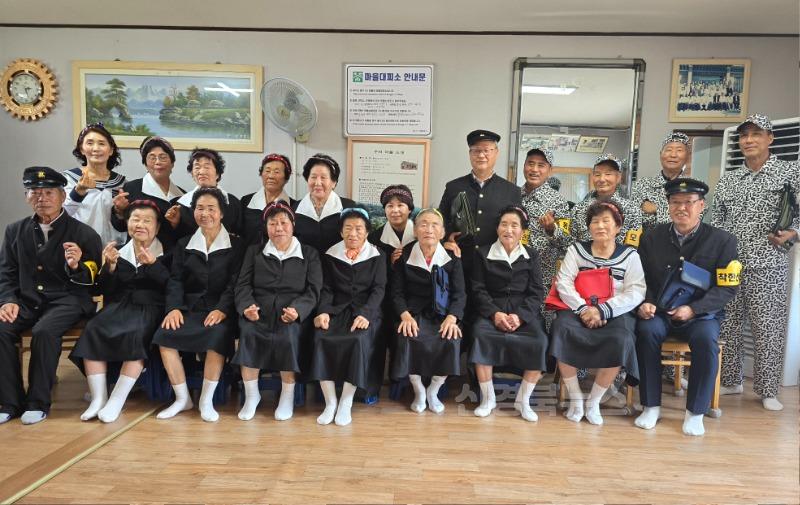 풍각면) 평생교육지도자협의회 교복사진촬영 봉사.jpg
