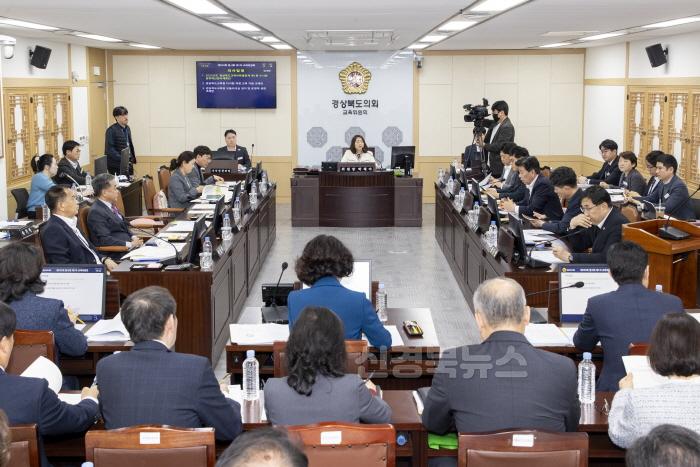 [크기변환]2025.03.11_제353회_임시회_교육위원회_(2).JPG
