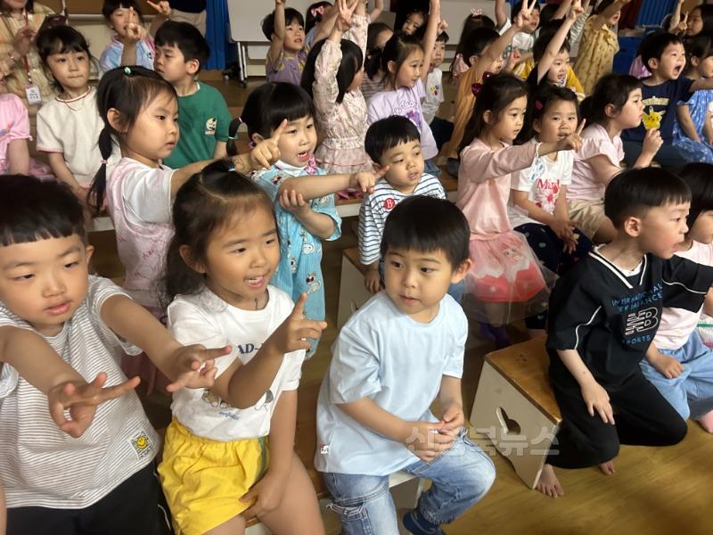 [새벗유] 뮤지컬 공연(아기 돼지 뚱땡이) 관람 (1).jpg