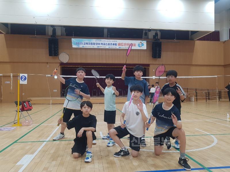 [지보초] 학교스포츠클럽 배드민턴 남초부 우승 (1).jpg