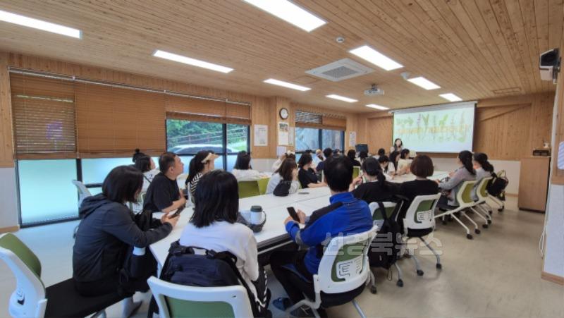 사단법인숲유치원협회 김천분회, ‘부모 힐링데이’ 개최-가족행복과(사진2_강의).jpg