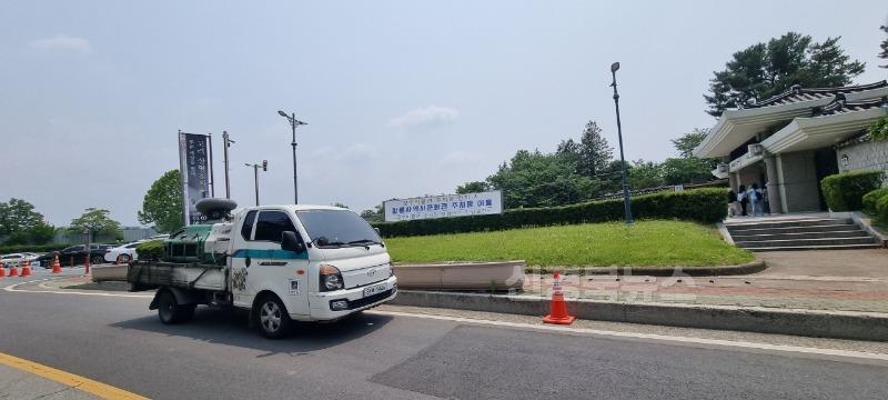 2-1. 경주시보건소는 최근 코로나19 확진자가 다시 증가함에 따라, 지역사회 내 확산 가능성에 선제적으로 대응하기 위해 다양한 예방 활동을 강화하고 있다..jpg