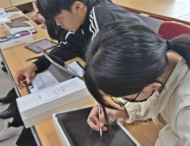 5. 안강 두빛나래 웹툰 진로체험 운영.jpg