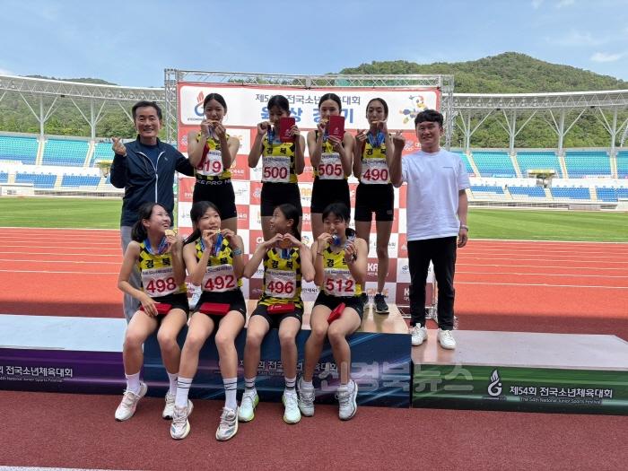 [크기변환][교육지원과] `구미교육지원청 선수단` 제54회 전국소년체육대회 우수 성적 거양3.jpg