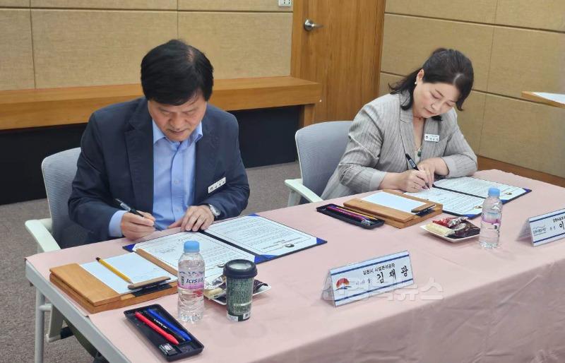 김천시립도서관-김천시시설관리공단 업무협약 체결-시립도서관(사진3).jpg