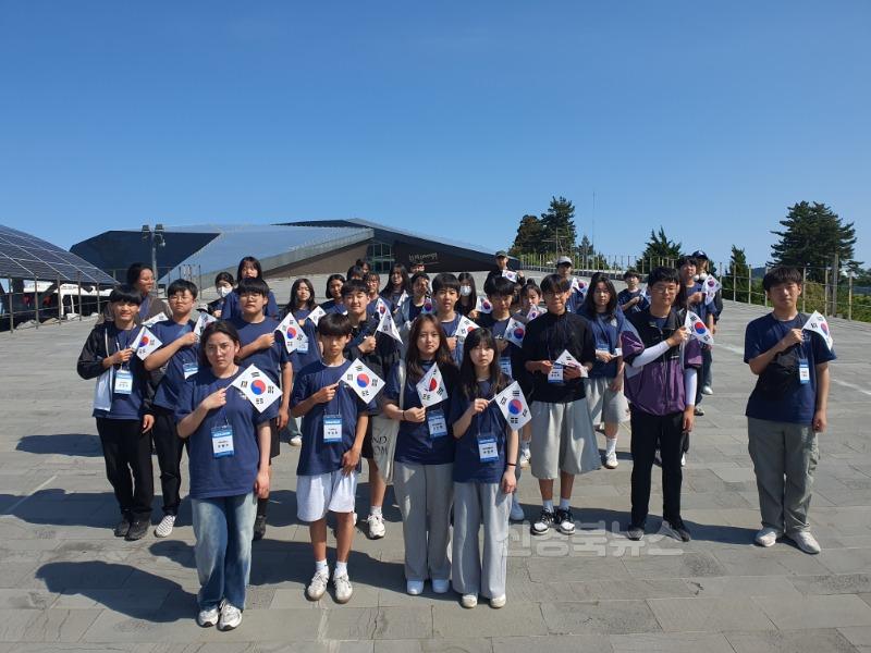 [중등교육과] 우리가 밟는땅 대한민국 독도와 함께 서다 사진 (2).jpeg