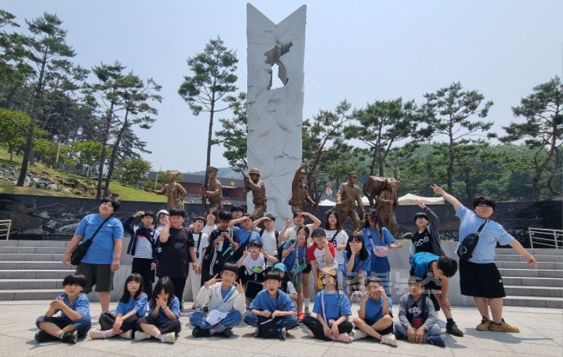 신동초등학교_나라사랑체험학습 사진(신동초).jpg
