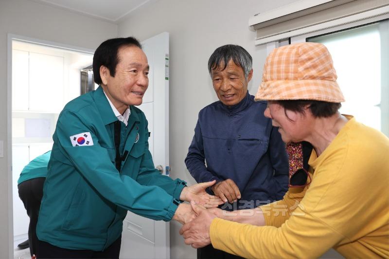 01-0의성군제공 이재민 임시주택 첫입주(안평창길리)8076.jpg