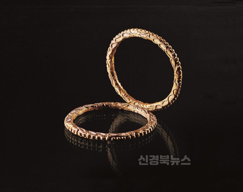 08의성군제공 주요전시품(금제팔찌).jpg