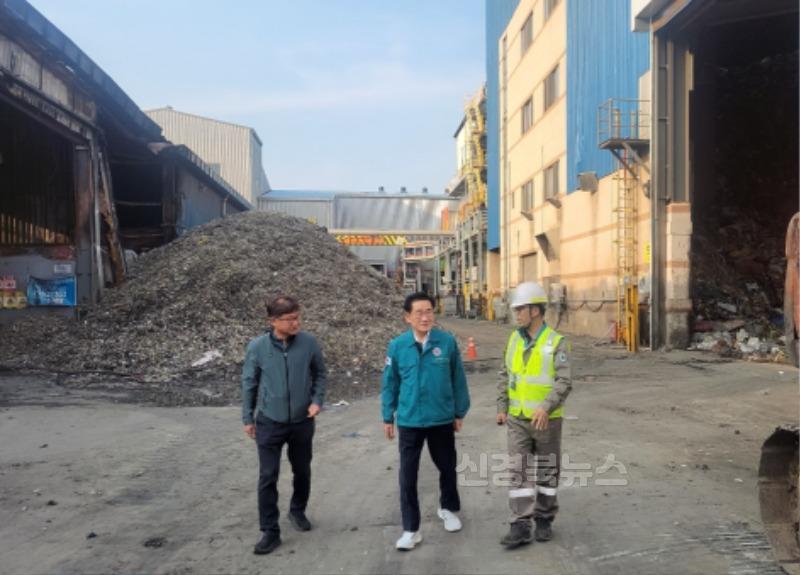 2 [사진] 최기문 영천시장, 폐기물 처리업체 화재현장 점검 (2).jpeg