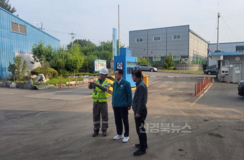 2 [사진] 최기문 영천시장, 폐기물 처리업체 화재현장 점검 (1).jpeg
