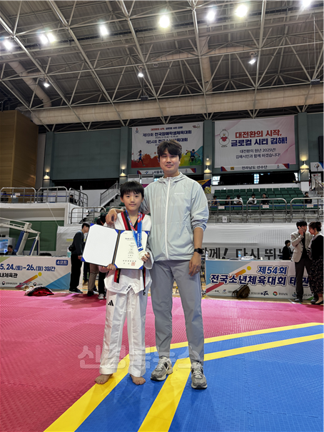 [포은초] 이현수 학생, 제54회 전국소년체육대회 태권도 은메달 수상 사진.png