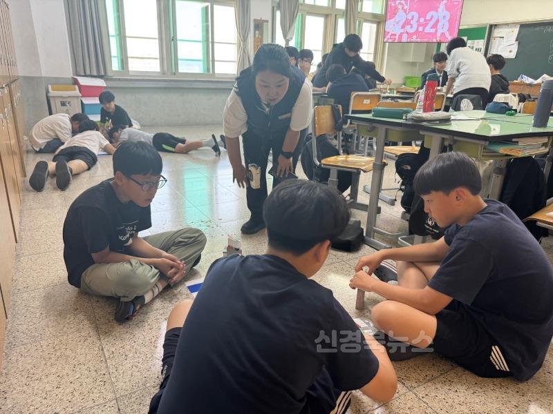 [영천중] 녹색미래두드림 환경교육 실시 사진(1).jpg