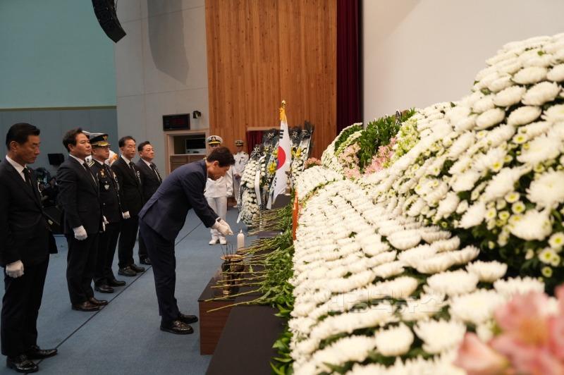 250601 해군초계기 순직 장병 영결식 엄수…이 시장, “헌신 잊지 않겠다” 애도1(영결식).jpg