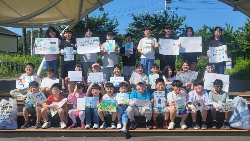 [청통초] 우리 마을 플로깅, 깨끗한 마을은 우리가 만들어요 사진(2).jpg