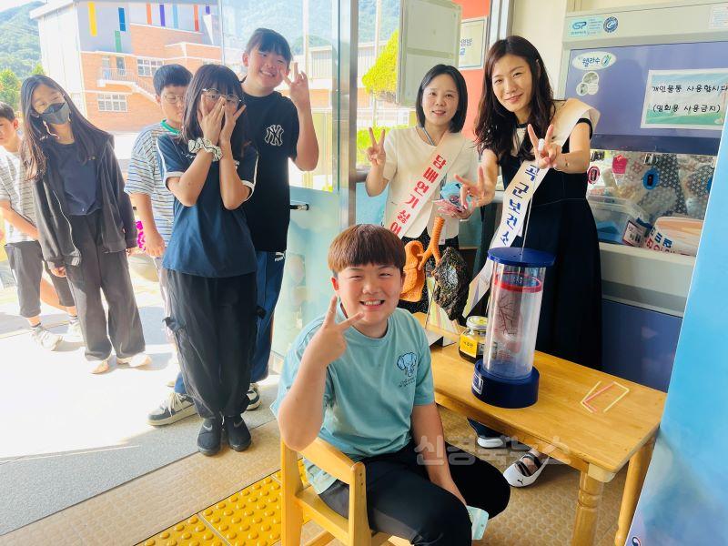 숭산초등학교_[보도자료] 화려한 유혹, 그 가면을 벗기자(숭산초)(1).jpg