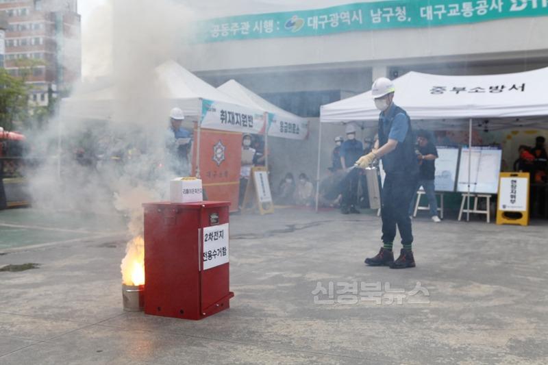 [붙임] 2025년 안전한국훈련 리튬배터리 화재진압 시연.jpg