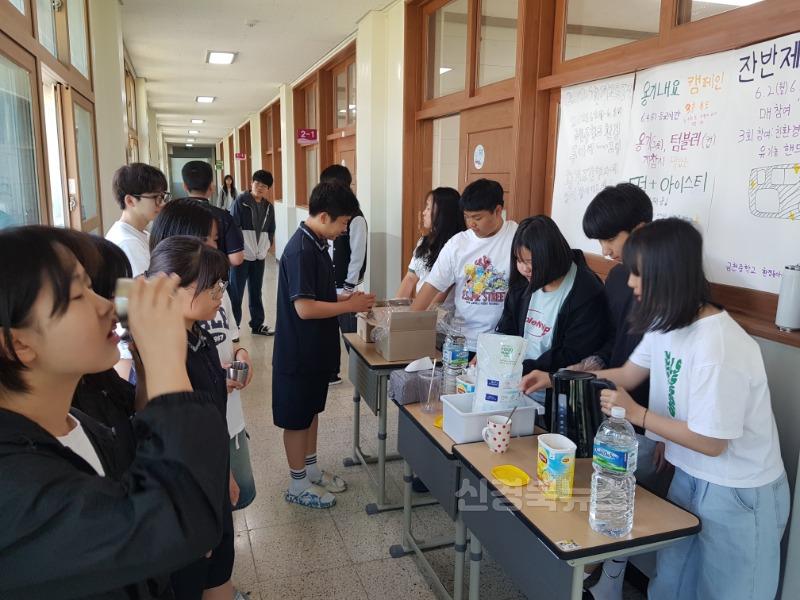 [금천중]금천중, 환경교육주간 맞아 학생 주도 탄소중립 실천 캠페인 실시1.jpg