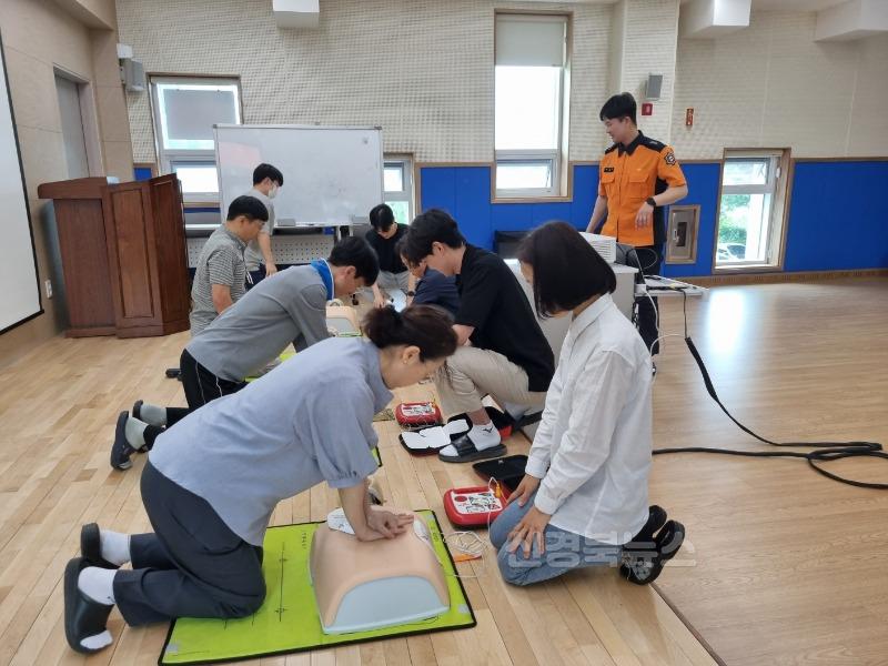 [임고초] 학생 및 교직원 심폐소생술교육 사진(2).jpg