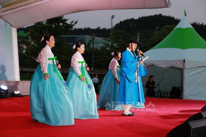 [크기변환]제14회 울진예술제 6월 11일부터 개최(지난 울진예술제 공연모습)3.JPG