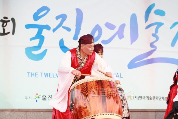 [크기변환]제14회 울진예술제 6월 11일부터 개최(지난 울진예술제 공연모습)1.JPG