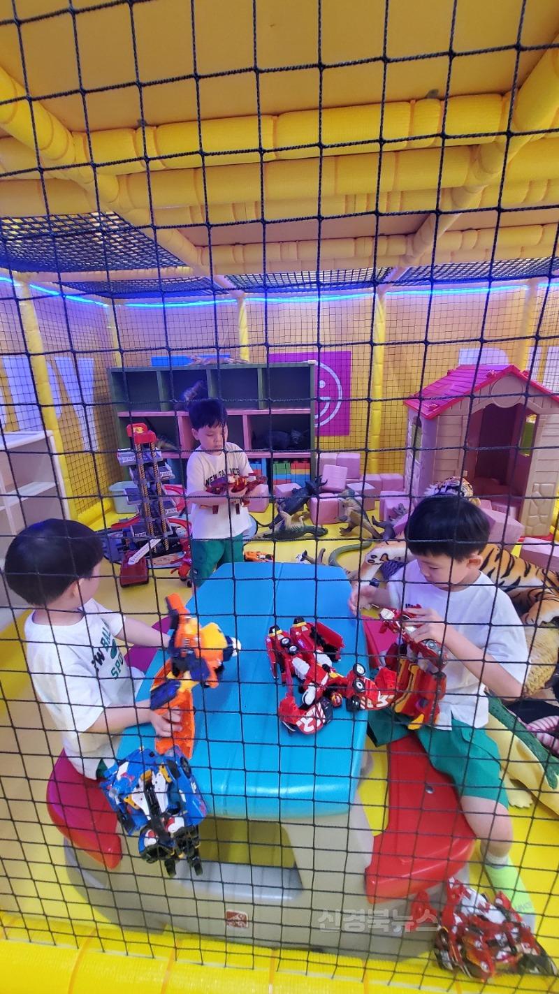 남율유치원 키즈카페 사진2.jpg