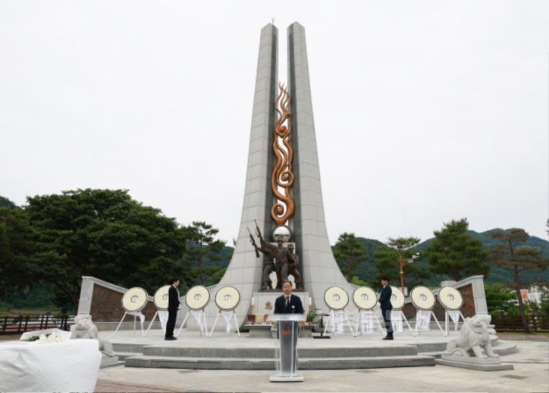 1-3 사진(현충일 추념식).jpg