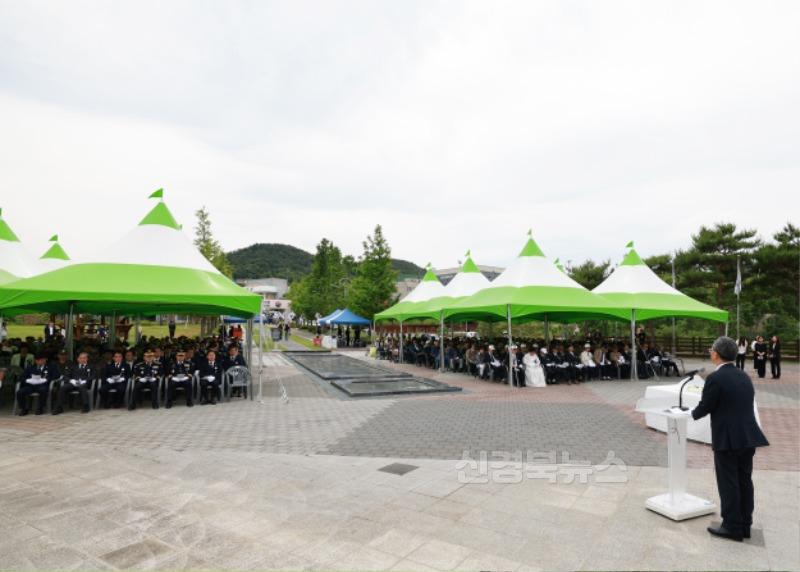 1-4 사진(현충일 추념식).jpg