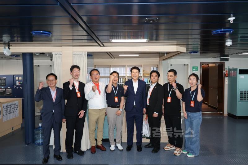 250608 포항 영일만항서 팬스타 미라클호 출항…3박 4일 일본 크루즈 여정 시작1.jpg