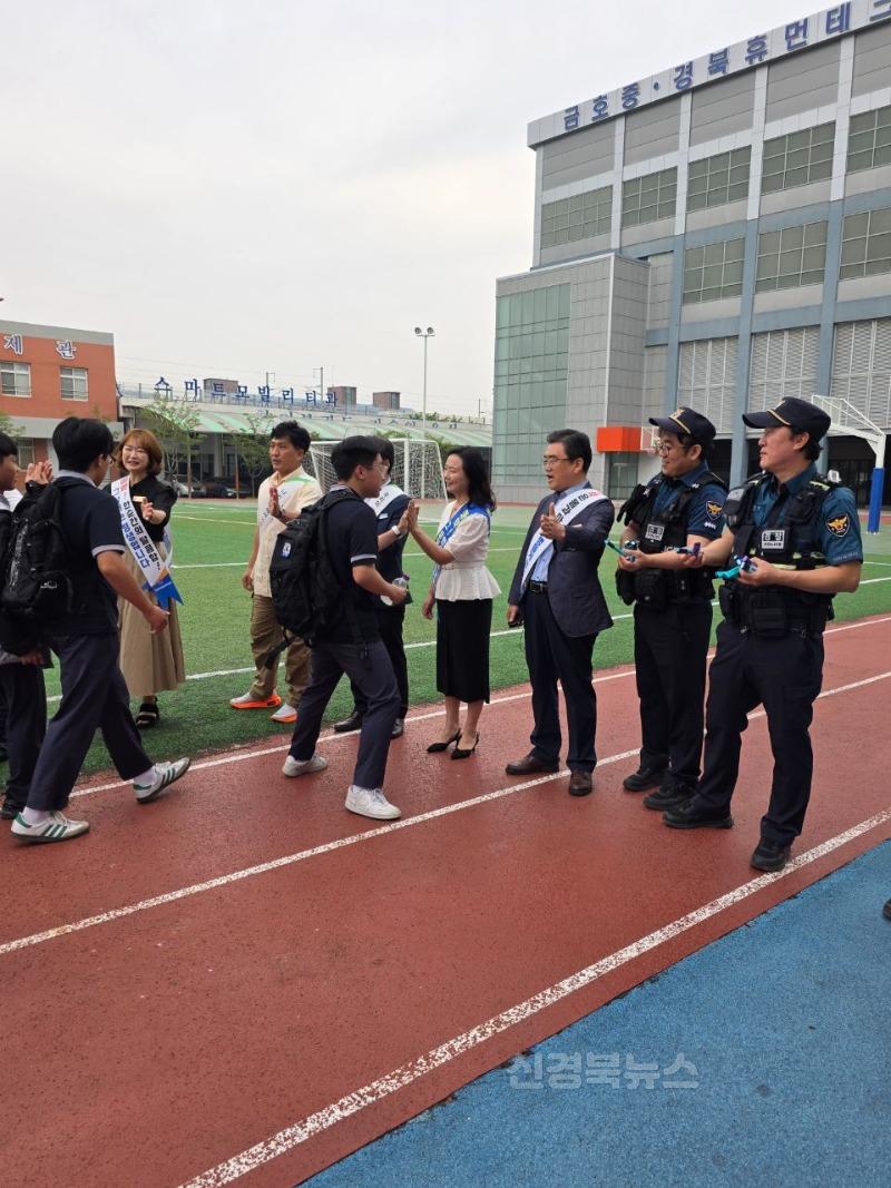 [영천교육지원청] 청소년 대상 마약류 및 약물오.남용 캠페인 사진(2).jpeg