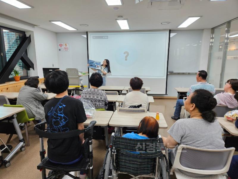 4. 대구시교육청 산하 대구시립도서관 10곳, 각 기관 주최 공모사업에서 2억 544만 원 확보-장애인 독서문화 프로그램(달.jpg