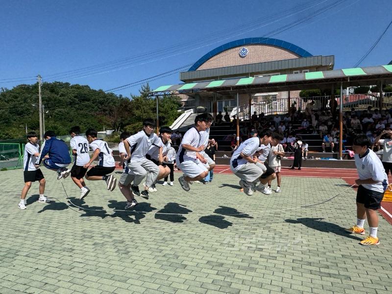 [영천중] 사제동행 도박예방 스포츠 한마당 개최 사진(2).jpg