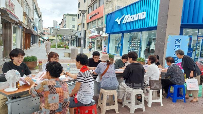 영주-4-1 (참고사진-지난해)영주시 보건소는 6월9일부터 7월3일까지 ‘전통시장 건강충전 프로그램’을 운영한다.jpg
