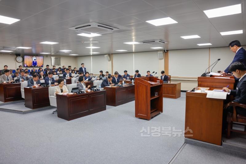 1-1 제293회 제1차 정례회 제1차 본회의.jpg